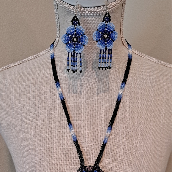 Necklace and earring set - Picture 2 of 3